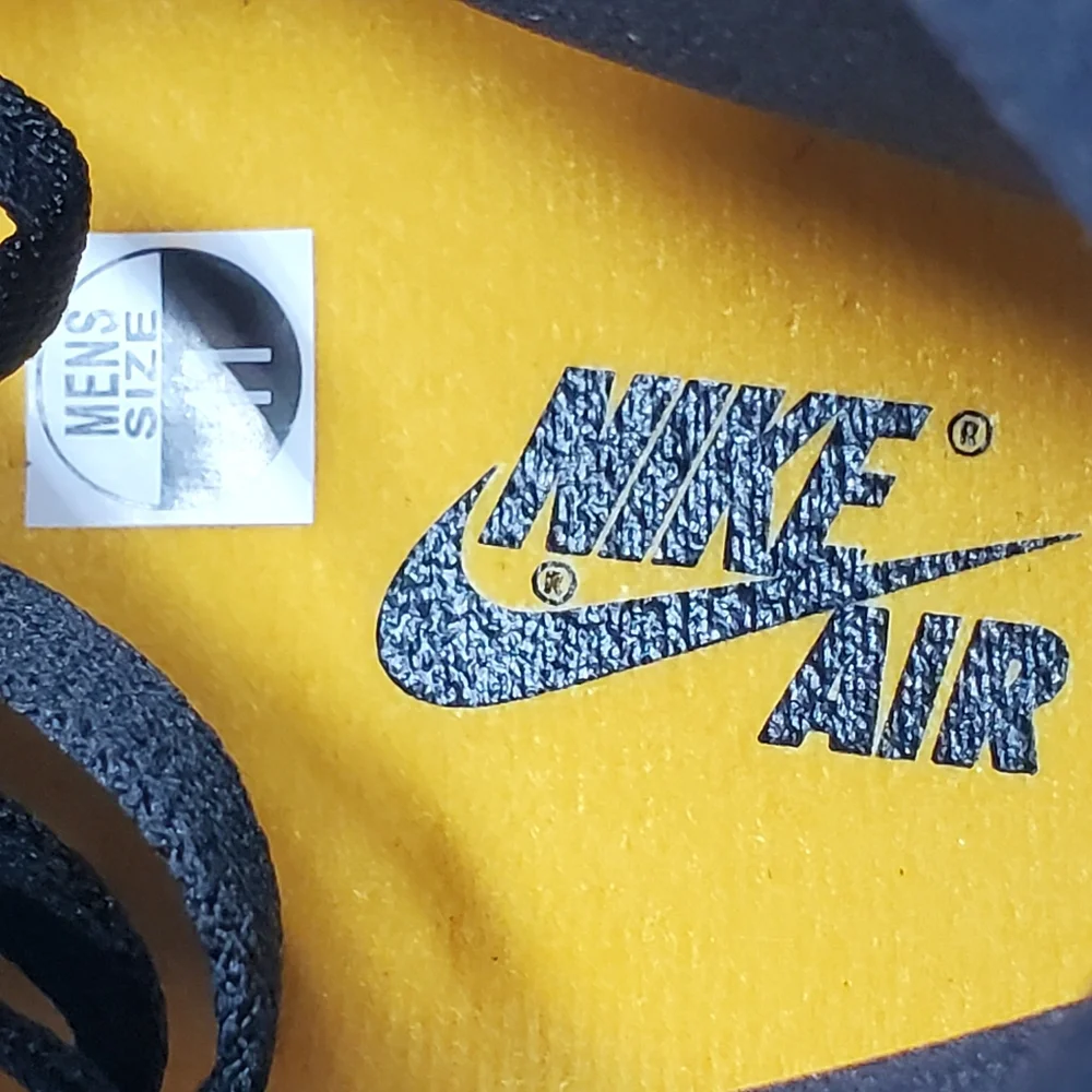 Air Jordan Retro 1 High - Picture 8 of 12